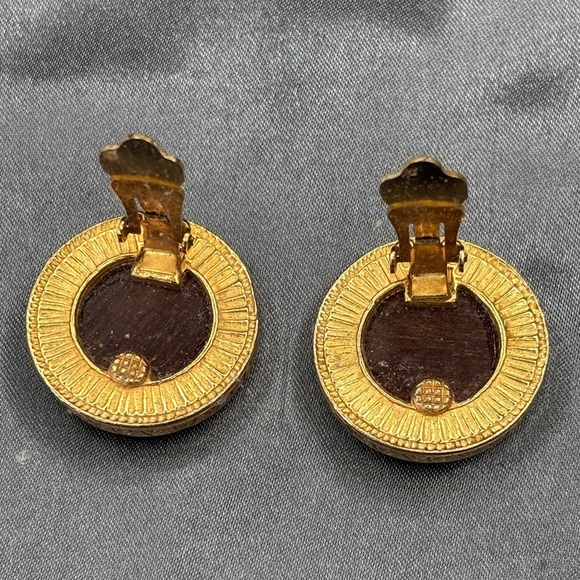 Kenneth Jay Lane Gold and Brown Earrings - Picture 3 of 3